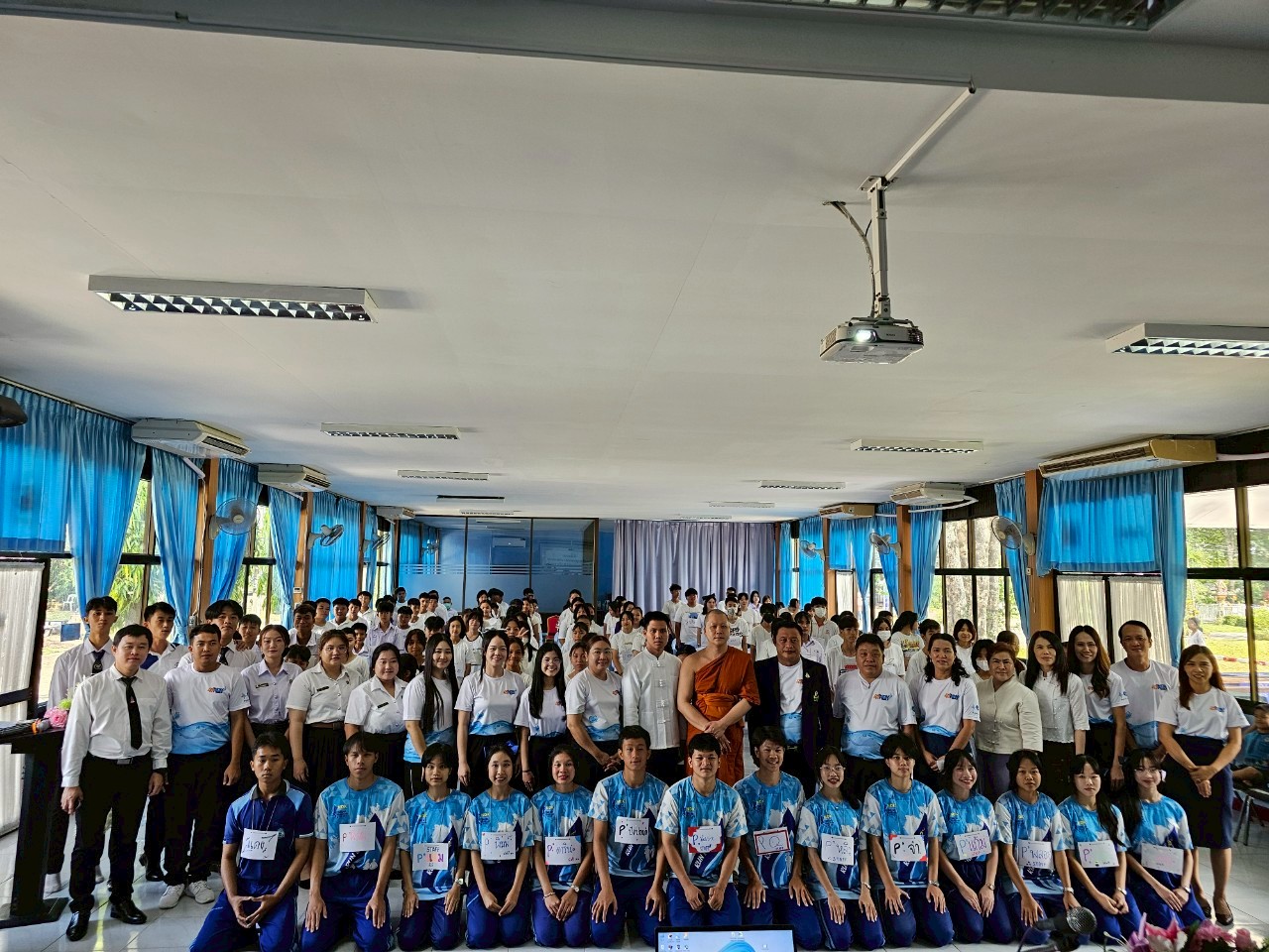 LINE_ALBUM_กิจกรรมส่งเสริมคุณธรรม จริยธรรมฯ_250515_32.jpg